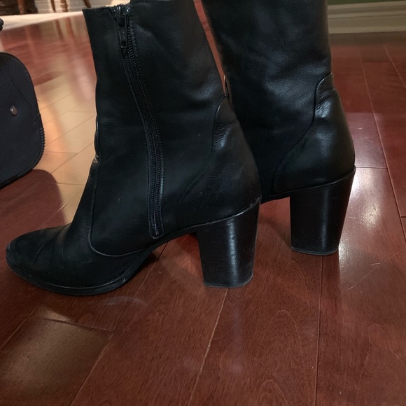 L’intervalle black leather booties - Picture 3 of 3
